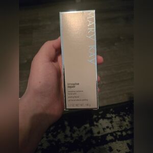 Mary Kay Revealing Radiance Facial Peel